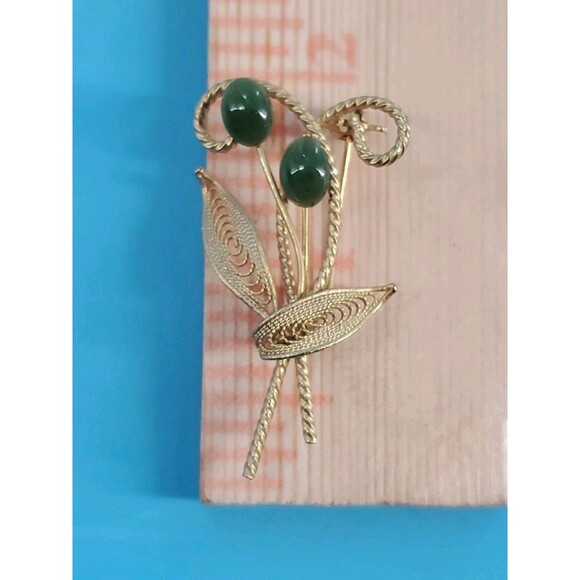 Vintage Brooch Gold Tone Filigree Floral Leaf Spray & Green Faux Jade Retro - Picture 8 of 8